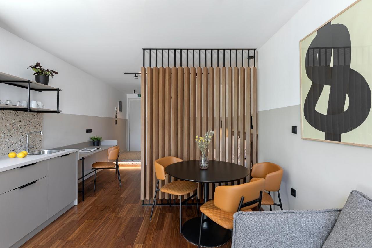 The Athenians Art Apartments Extérieur photo
